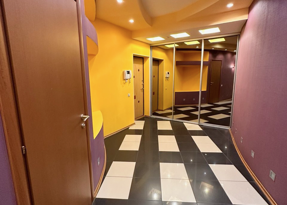 Продам трехкомнатную (3-комн.) квартиру, Коминтерна ул, 127, Нижний Новгород г