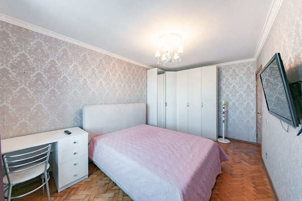 Продам многокомнатную квартиру, Смоленский б-р, 6-8, Москва г