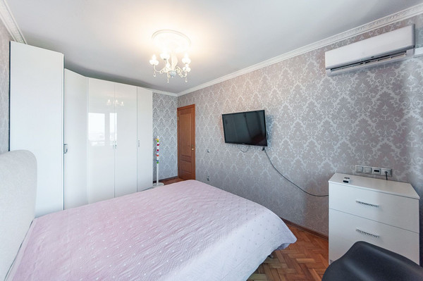 Продам многокомнатную квартиру, Смоленский б-р, 6-8, Москва г