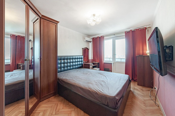 Продам многокомнатную квартиру, Смоленский б-р, 6-8, Москва г