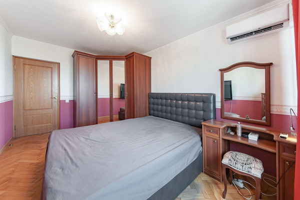 Продам многокомнатную квартиру, Смоленский б-р, 6-8, Москва г