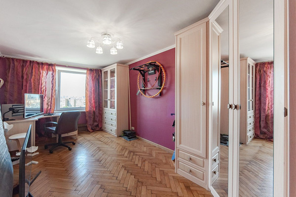 Продам многокомнатную квартиру, Смоленский б-р, 6-8, Москва г