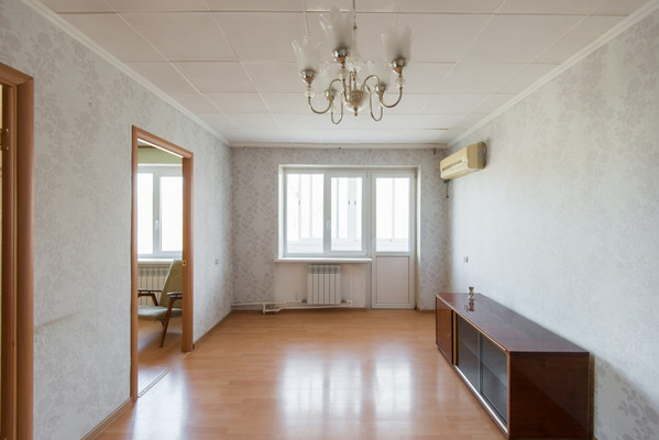 Продам трехкомнатную (3-комн.) квартиру, Таганрогская ул, 135/2, Ростов-на-Дону г