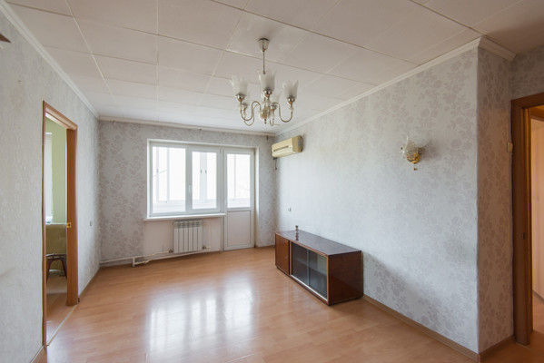 Продам трехкомнатную (3-комн.) квартиру, Таганрогская ул, 135/2, Ростов-на-Дону г
