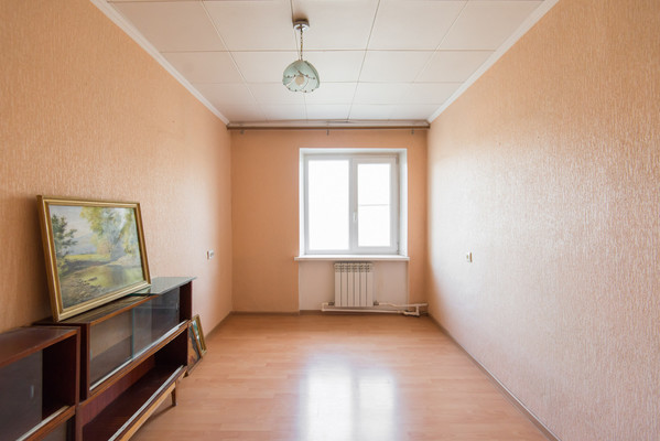 Продам трехкомнатную (3-комн.) квартиру, Таганрогская ул, 135/2, Ростов-на-Дону г