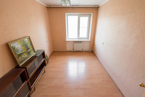 Продам трехкомнатную (3-комн.) квартиру, Таганрогская ул, 135/2, Ростов-на-Дону г