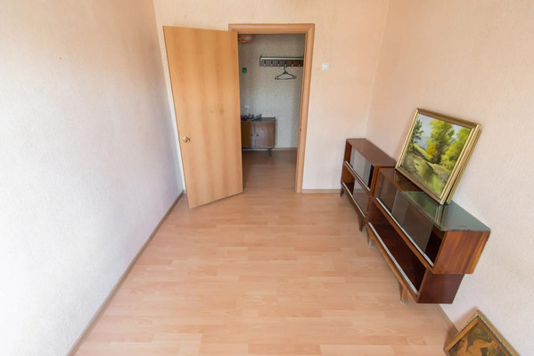 Продам трехкомнатную (3-комн.) квартиру, Таганрогская ул, 135/2, Ростов-на-Дону г