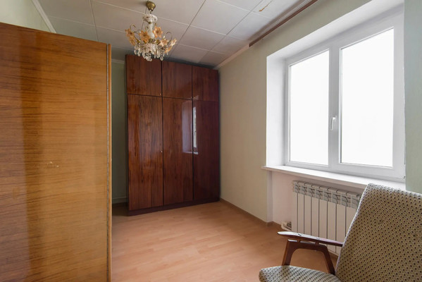 Продам трехкомнатную (3-комн.) квартиру, Таганрогская ул, 135/2, Ростов-на-Дону г