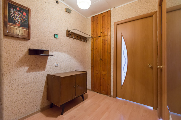 Продам трехкомнатную (3-комн.) квартиру, Таганрогская ул, 135/2, Ростов-на-Дону г