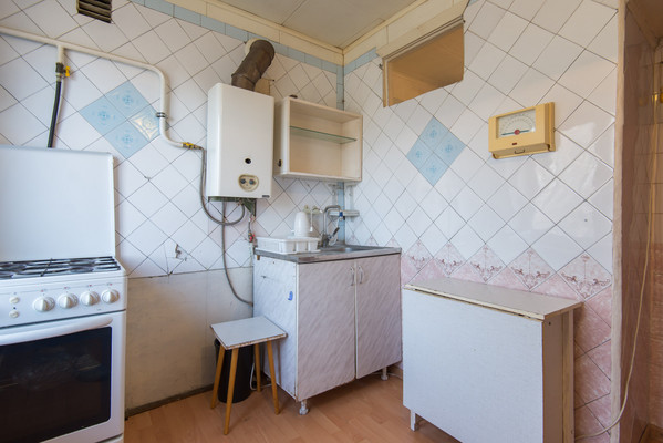 Продам трехкомнатную (3-комн.) квартиру, Таганрогская ул, 135/2, Ростов-на-Дону г