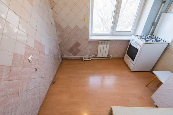 Продам трехкомнатную (3-комн.) квартиру, Таганрогская ул, 135/2, Ростов-на-Дону г