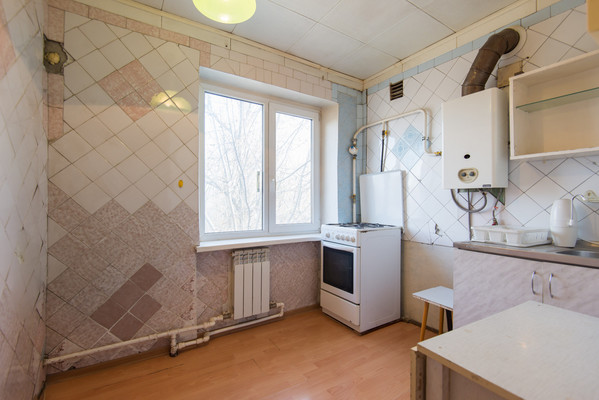 Продам трехкомнатную (3-комн.) квартиру, Таганрогская ул, 135/2, Ростов-на-Дону г