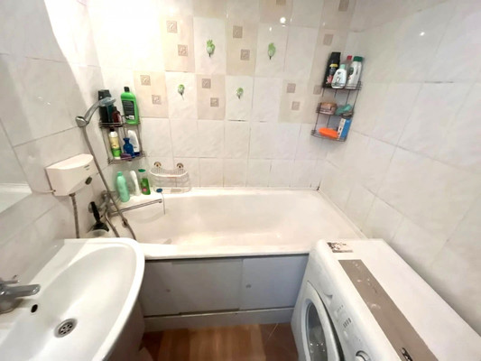 Продам трехкомнатную (3-комн.) квартиру, Солнечная Поляна ул, 3, Барнаул г