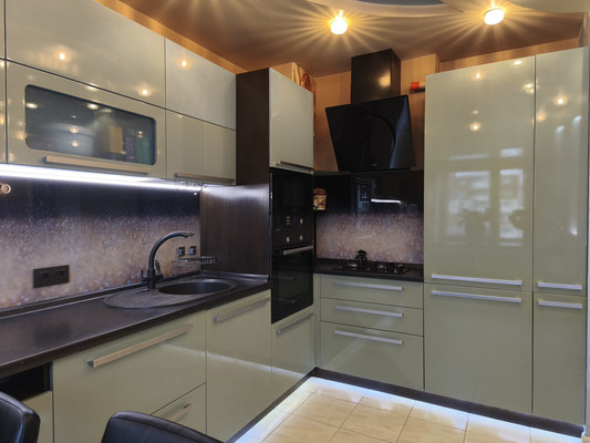Продам трехкомнатную (3-комн.) квартиру, Уинская ул, 13, Пермь г