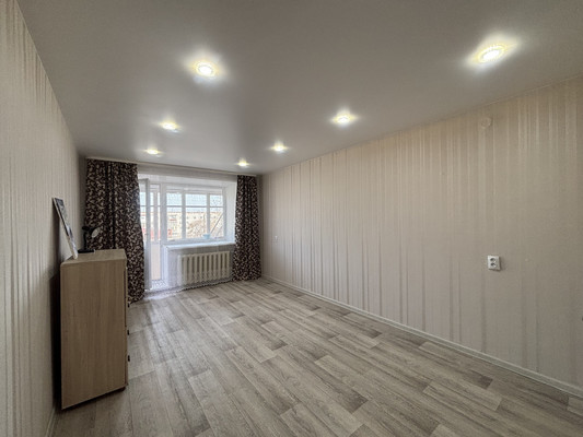 Продам двухкомнатную (2-комн.) квартиру, Шаронова ул, 7, Ишим г