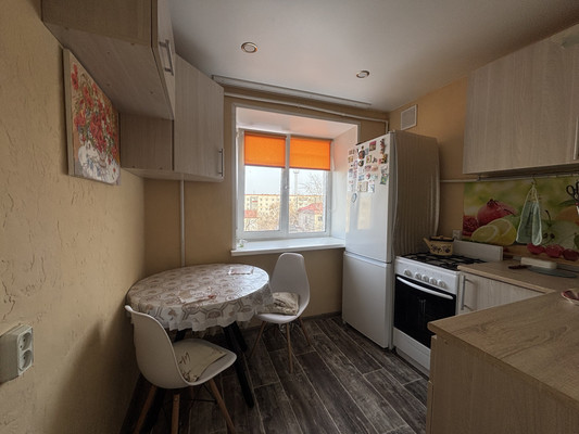 Продам двухкомнатную (2-комн.) квартиру, Шаронова ул, 7, Ишим г