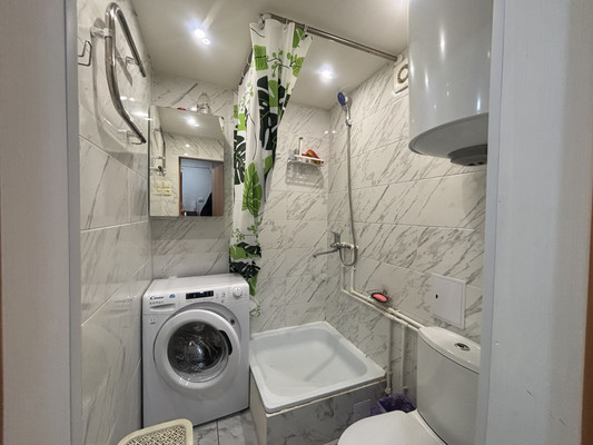 Продам двухкомнатную (2-комн.) квартиру, Шаронова ул, 7, Ишим г