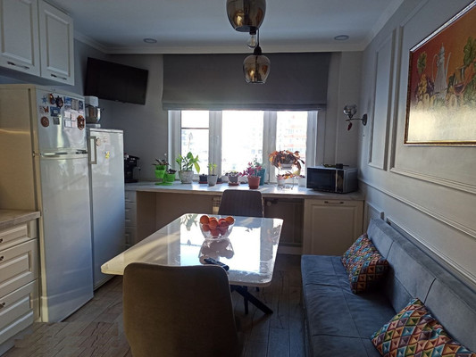 Продам трехкомнатную (3-комн.) квартиру, Лавриненко ул, 1, Москва г