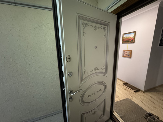 Продам трехкомнатную (3-комн.) квартиру, Лавриненко ул, 1, Москва г