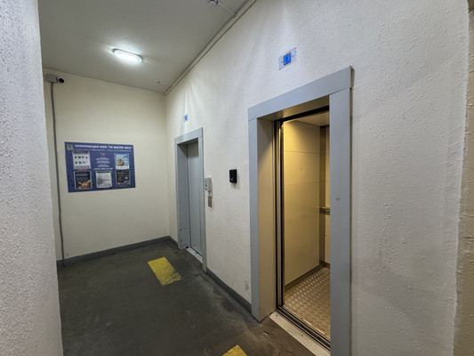 Продам трехкомнатную (3-комн.) квартиру, Лавриненко ул, 1, Москва г