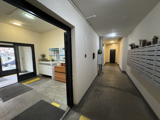 Продам трехкомнатную (3-комн.) квартиру, Лавриненко ул, 1, Москва г