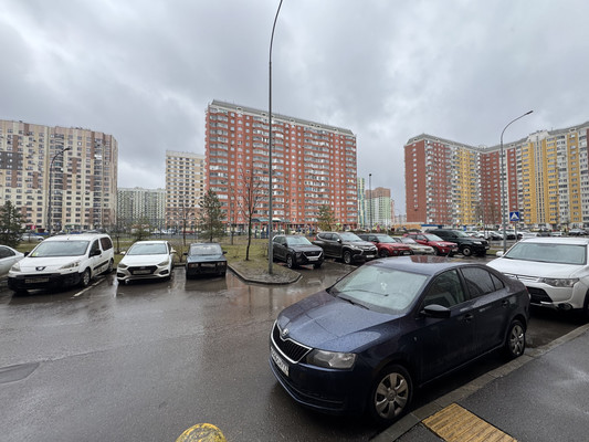 Продам трехкомнатную (3-комн.) квартиру, Лавриненко ул, 1, Москва г