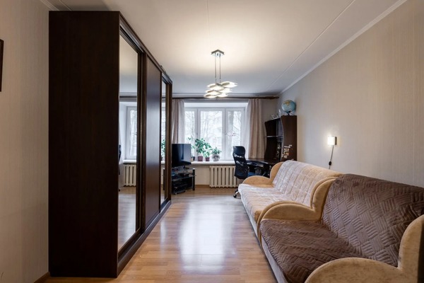 Продам двухкомнатную (2-комн.) квартиру, Дубки ул, 11, Москва г