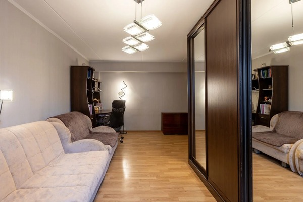 Продам двухкомнатную (2-комн.) квартиру, Дубки ул, 11, Москва г