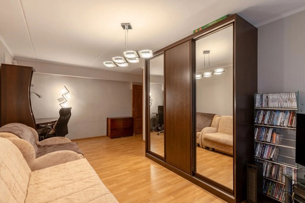 Продам двухкомнатную (2-комн.) квартиру, Дубки ул, 11, Москва г