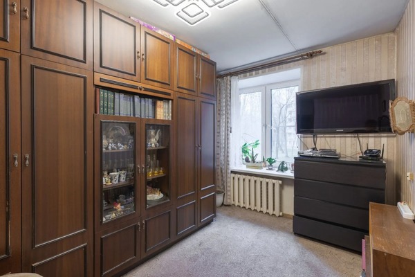 Продам двухкомнатную (2-комн.) квартиру, Дубки ул, 11, Москва г