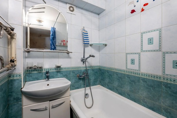 Продам двухкомнатную (2-комн.) квартиру, Дубки ул, 11, Москва г