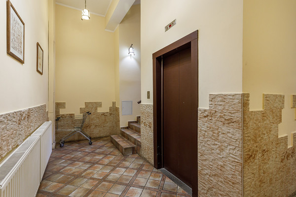 Продам двухкомнатную (2-комн.) квартиру, Соловьиная Роща ул, 9, Москва г