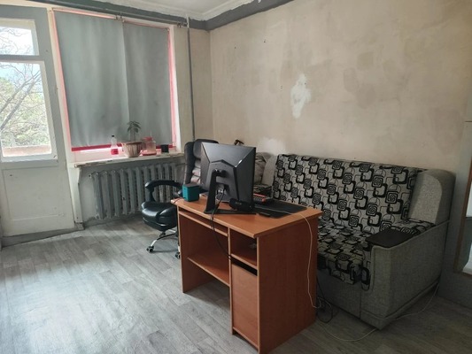 Продам трехкомнатную (3-комн.) квартиру, Строителей ул, 7, Молодежное пгт