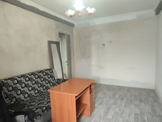 Продам трехкомнатную (3-комн.) квартиру, Строителей ул, 7, Молодежное пгт