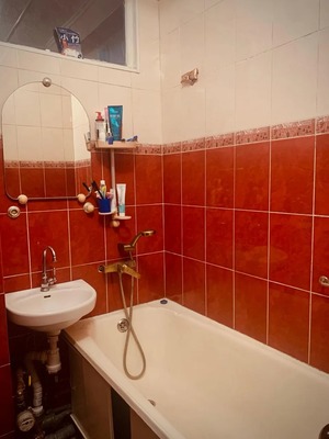 Продам трехкомнатную (3-комн.) квартиру, Строителей ул, 7, Молодежное пгт