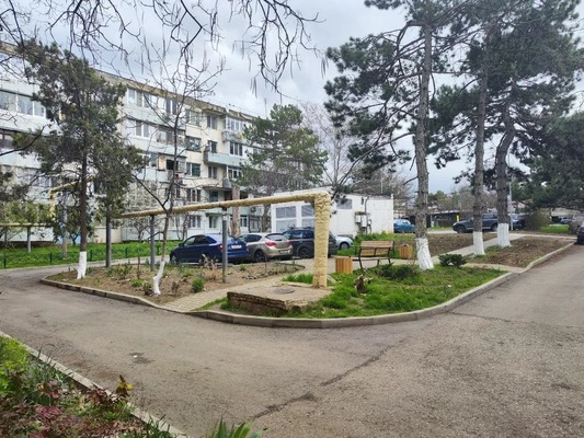 Продам трехкомнатную (3-комн.) квартиру, Строителей ул, 7, Молодежное пгт