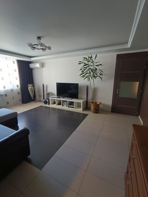 Продам трехкомнатную (3-комн.) квартиру, Кантемировская ул, 3к3, Москва г