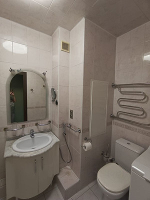 Продам трехкомнатную (3-комн.) квартиру, Кантемировская ул, 3к3, Москва г