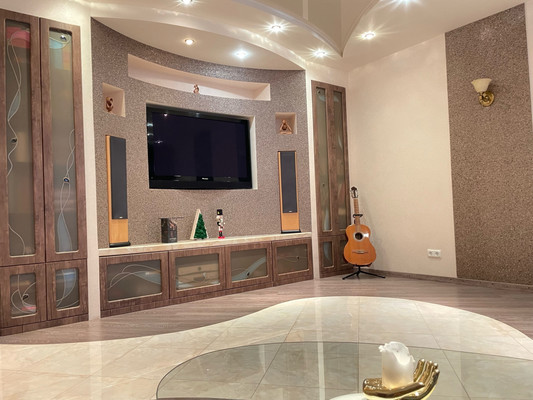 Продам многокомнатную квартиру, Десятинная ул, 3, Великий Новгород г