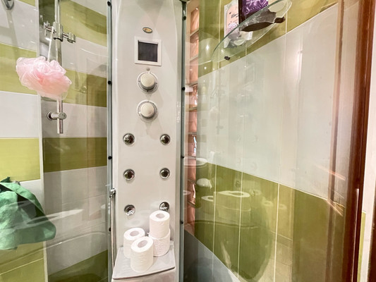 Продам многокомнатную квартиру, Десятинная ул, 3, Великий Новгород г