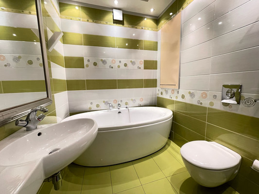 Продам многокомнатную квартиру, Десятинная ул, 3, Великий Новгород г