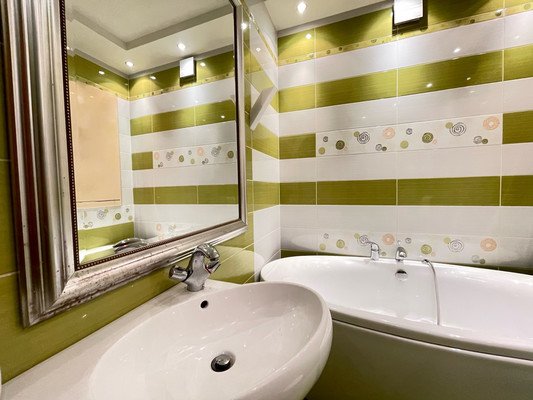 Продам многокомнатную квартиру, Десятинная ул, 3, Великий Новгород г