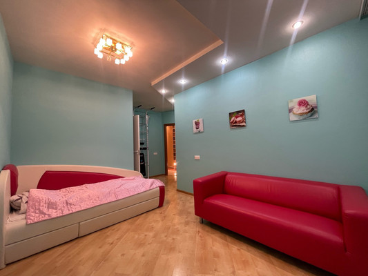 Продам многокомнатную квартиру, Десятинная ул, 3, Великий Новгород г