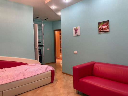 Продам многокомнатную квартиру, Десятинная ул, 3, Великий Новгород г