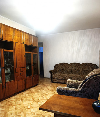 Продам трехкомнатную (3-комн.) квартиру, Уральская ул, 3, Калининград г
