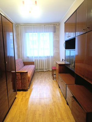 Продам трехкомнатную (3-комн.) квартиру, Уральская ул, 3, Калининград г