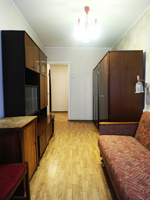 Продам трехкомнатную (3-комн.) квартиру, Уральская ул, 3, Калининград г