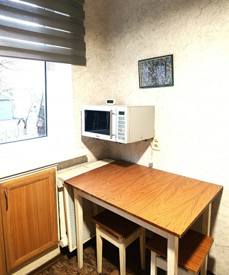 Продам трехкомнатную (3-комн.) квартиру, Уральская ул, 3, Калининград г