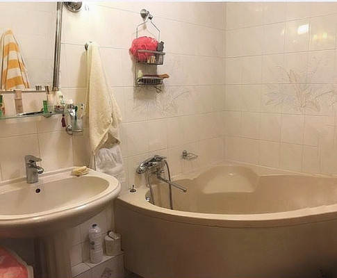 Продам многокомнатную квартиру, Жулебинский б-р, 2к2, Москва г