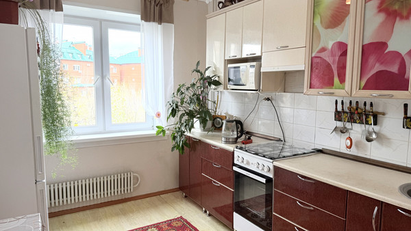 Продам трехкомнатную (3-комн.) квартиру, Октябрьское ш, 1к47, Волгодонск г